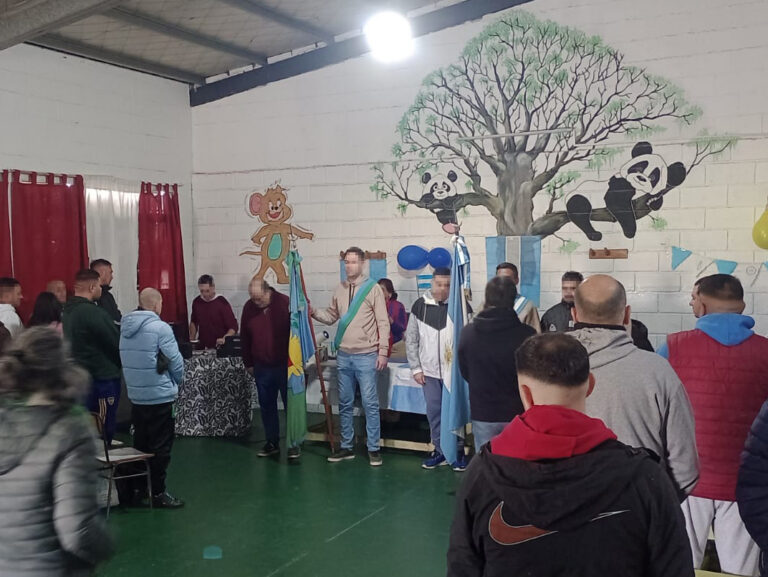 Acto escolar en conmemoración del 25 de Mayo en la Unidad 23