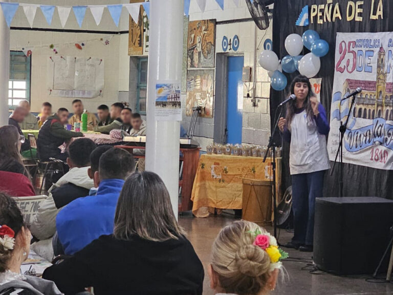 Acto por el 25 de Mayo en la escuela primaria de la Unidad 39