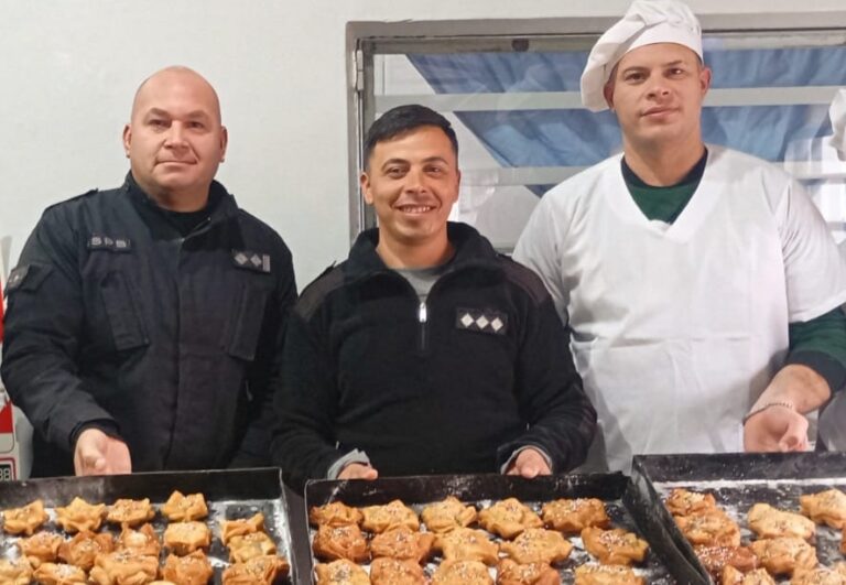 Unidad 36: La empresa «Royal Chef» elaboró pastelitos en el marco de las próximas celebraciones por la Revolución de Mayo
