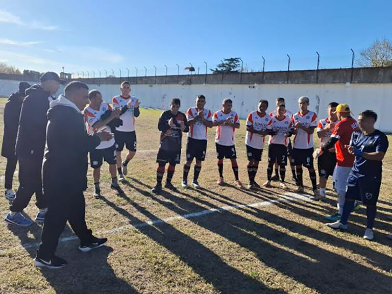 Fútbol recreativo en la Unidad 9