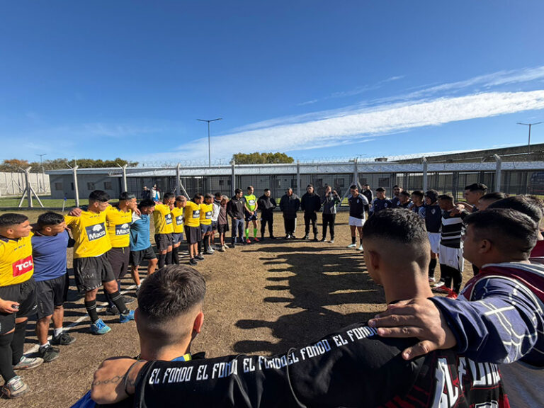 Compañerismo y deporte: agentes de las Unidades 61 y 42 disputaron un encuentro amistoso de rugby