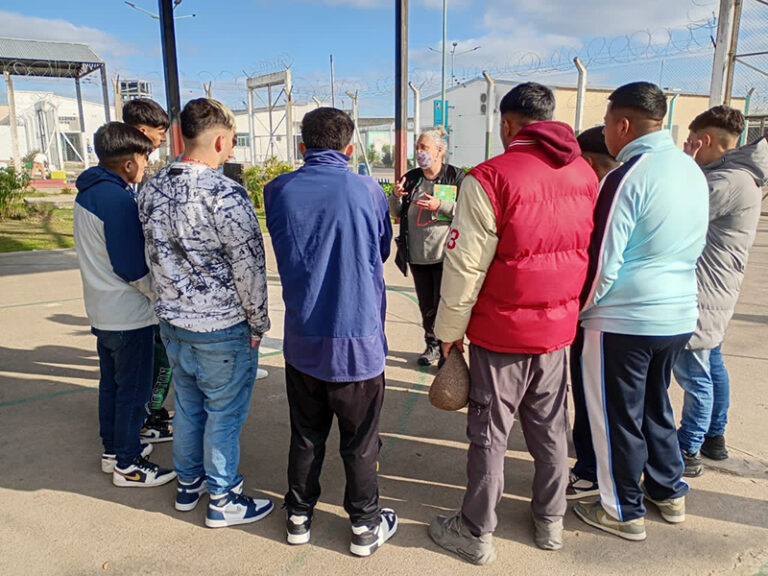 Talleres formativos y de voluntariado en la Unidad 54