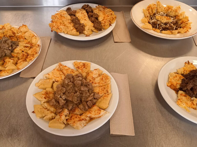 Formación profesional en gastronomía para las internas de la Unidad 54