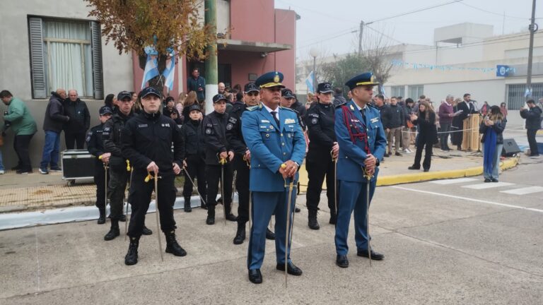 El subjefe del SPB y autoridades de la Unidad 17 participaron de las celebraciones del 25 de Mayo en Urdampilleta