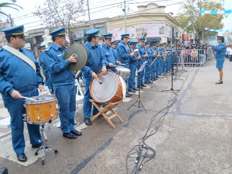 La Banda de Música del SPB dijo presente en el desfile cívico de San Vicente por el 25 de Mayo