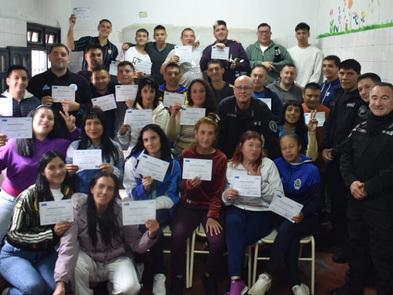 Entrega de certificados a personas privadas de libertad que finalizaron un curso de ajedrez