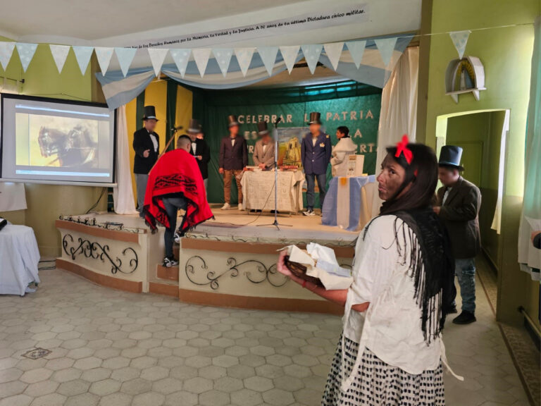 Festejo por la Revolución de Mayo en instituciones educativas de la Unidad 2