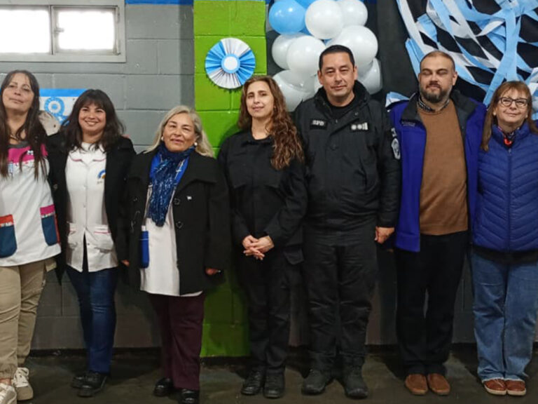 Bailes tradicionales y concurso de locro en el acto del 25 de Mayo de la Unidad 54