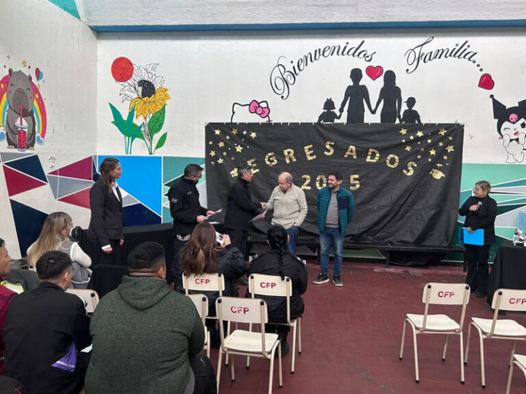 Se entregaron los certificados de cursos no formales de la Unidad 3