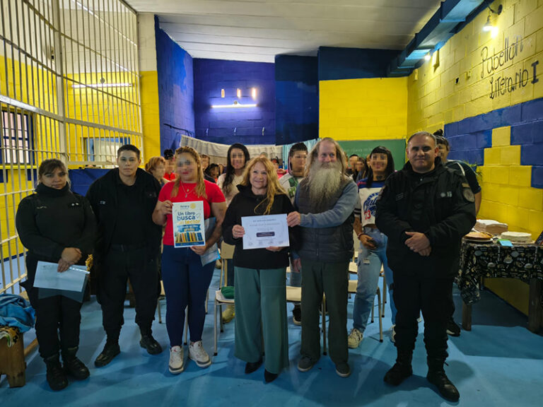 Se inauguró la biblioteca “Renacer Literario” en el Anexo Femenino de la Unidad 54