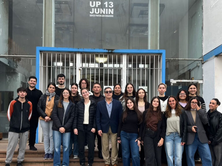Estudiantes de la UNNOBA visitaron la Unidad 13