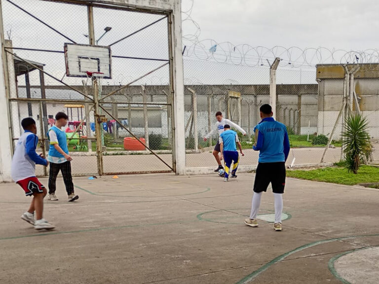 “Fútbol de Calle”: deporte y revinculación social para jóvenes adultos de la Unidad 54