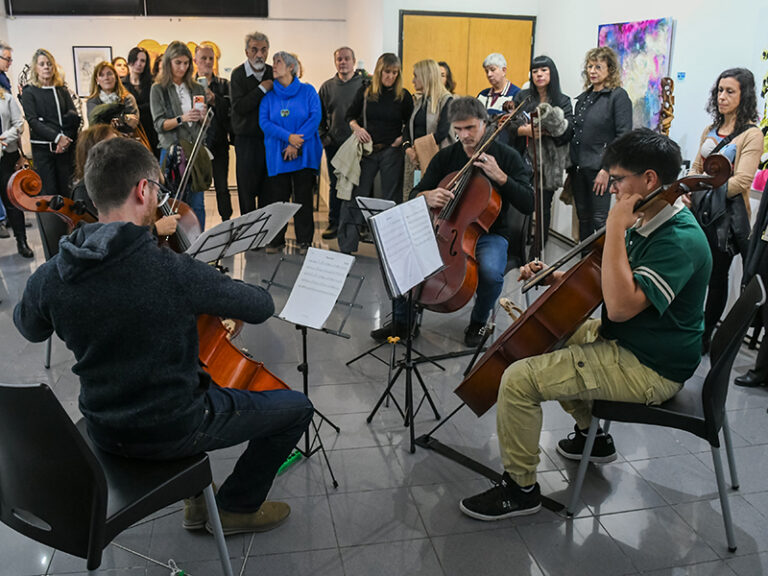 El público desbordó el Museo en la apertura de la muestra “Todos Somos Arte”
