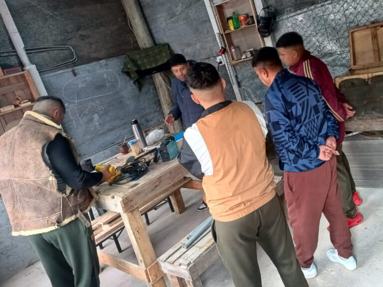 Formación técnica y oficios: comenzó el taller de herrería en la Unidad 23