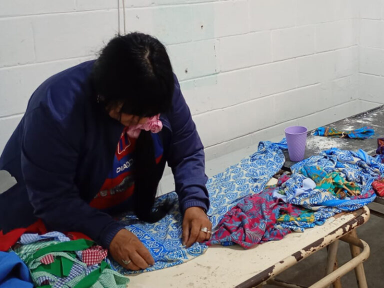 Taller de Costura en el anexo femenino de la Unidad 54