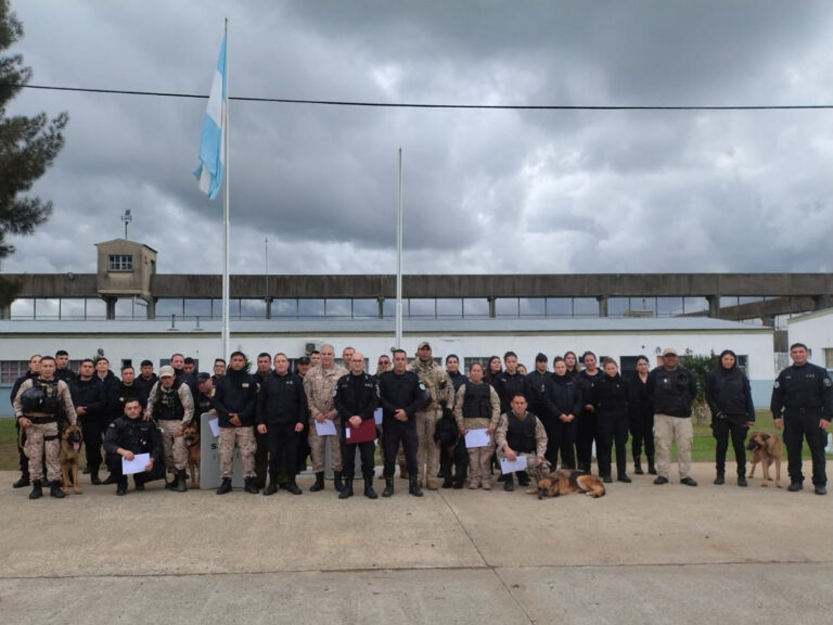 Inauguración de un Centro de Reentrenamiento y finalización de jornadas de capacitación para el Grupo Canes en el Complejo San Martín