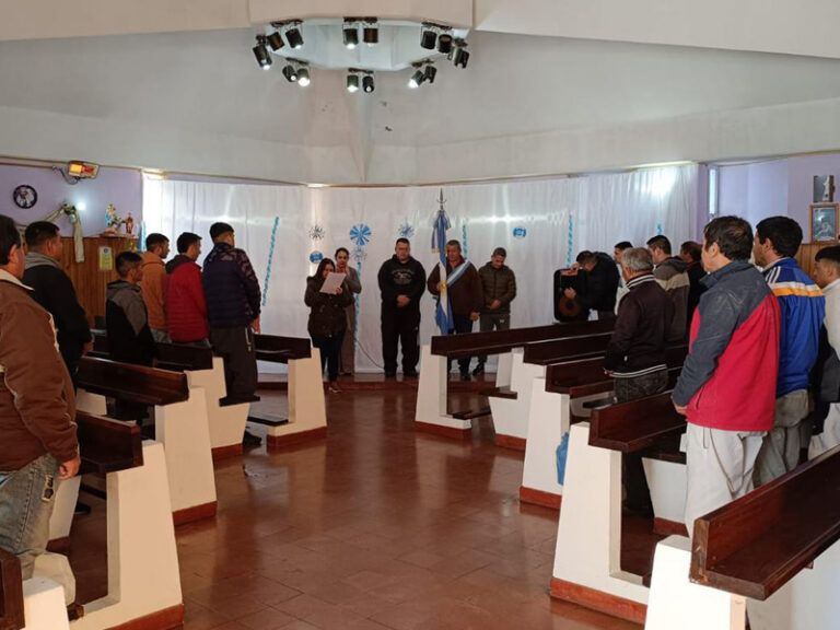 En la Unidad 13 se conmemoró el día de la bandera