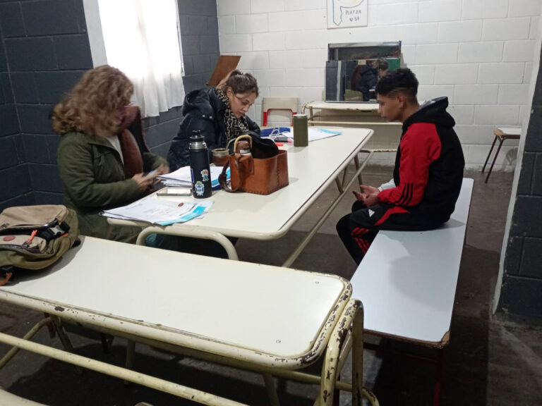 Psicólogas y trabajadoras sociales coordinan actividades terapéuticas en la Unidad 54