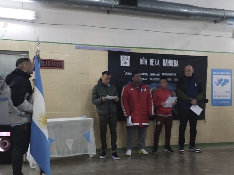 Emotivo acto del Día de la Bandera en la Unidad 17 de Urdampilleta