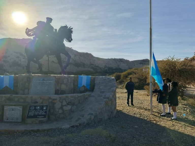 Banderas realizadas en la cárcel de San Nicolás flamearon en actos en escuelas de Jujuy y Buenos Aires