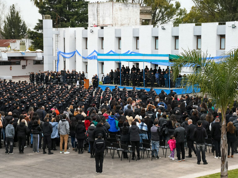 Más de 400 cadetes del Servicio Penitenciario Bonaerense juraron fidelidad a la Bandera Nacional