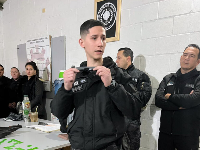 Jornada de reentrenamiento en armamento en San Martín