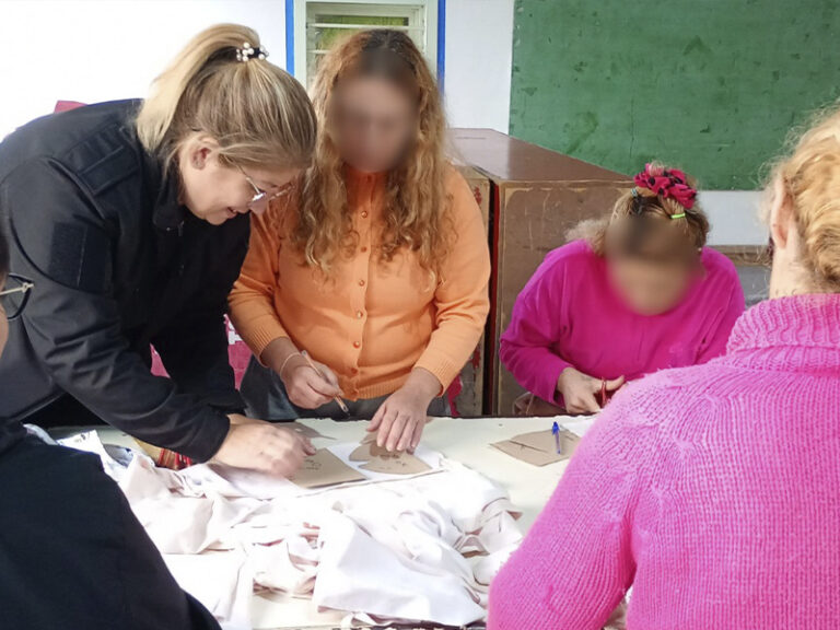 Inicio del taller Pequeños Pasos en la Unidad 50