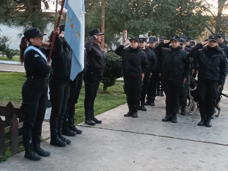 Conmemoración por el Día de la Bandera en la Unidad 50