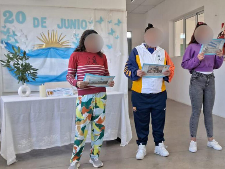 Conmemoración del Día de la Bandera en la Unidad 52