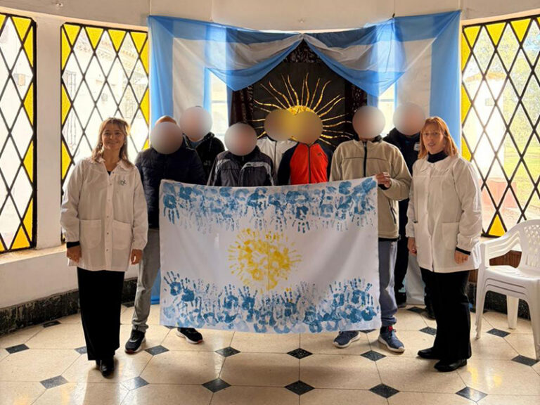 Conmemoración del Día de la Bandera y promesa de lealtad en la Unidad 14