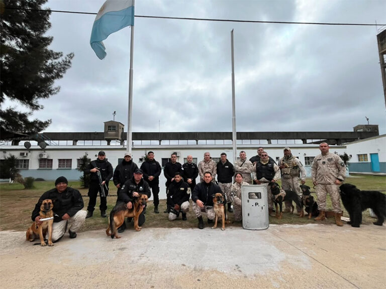 Capacitación y reentrenamiento del Grupo Canes en San Martín
