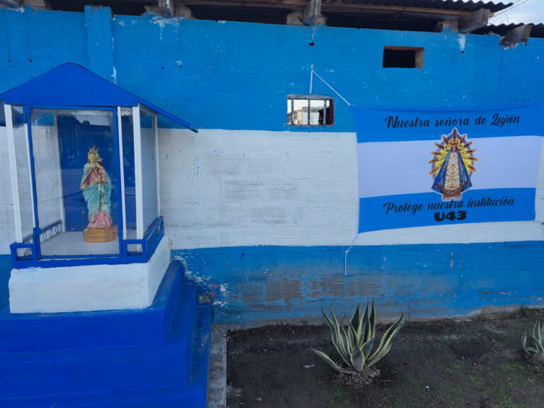 Privados de la libertad y personal penitenciario construyeron una ermita de la Virgen del Rosario en la Unidad 43