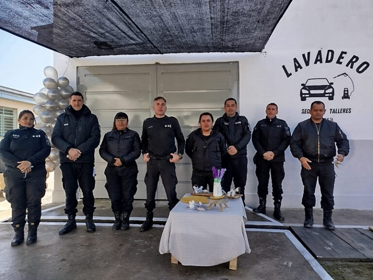 Inauguraron un lavadero de autos artesanal en la Unidad 54 de Florencio Varela