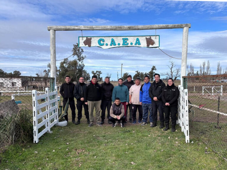 Privados de la libertad realizaron tareas comunitarias en el Centro de Actividades Ecuestres Adaptadas de Urdampilleta