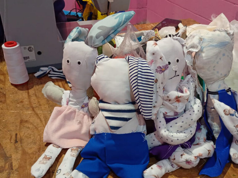 Avanza el taller de confección textil y diseño en la Unidad 54