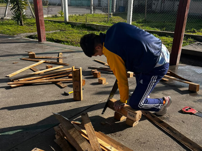 Dictan taller de carpintería para la reinserción social y laboral en la Unidad 54 de Varela
