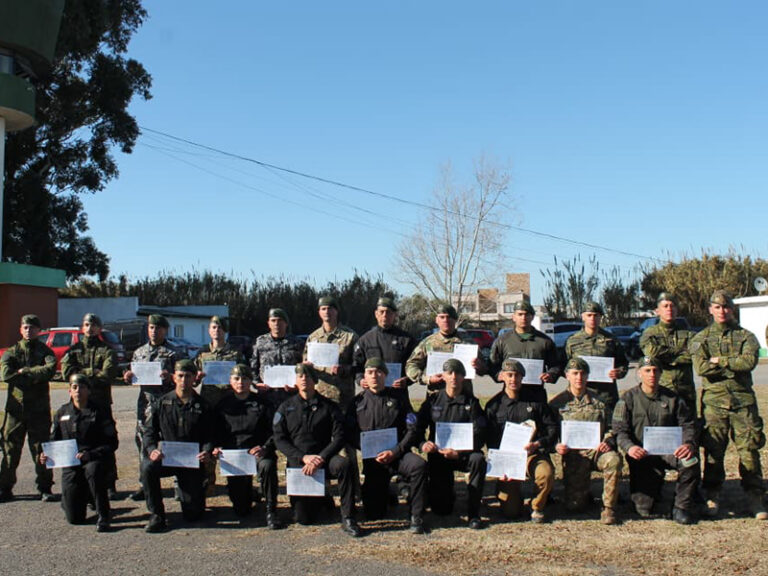 Dos efectivos del SPB finalizaron el XXII Curso GE-1 de la Policía Federal Argentina