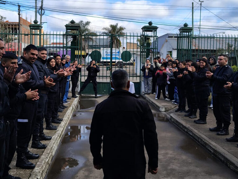 Se llevó a cabo un acto de despedida por el retiro de un agente en Olmos