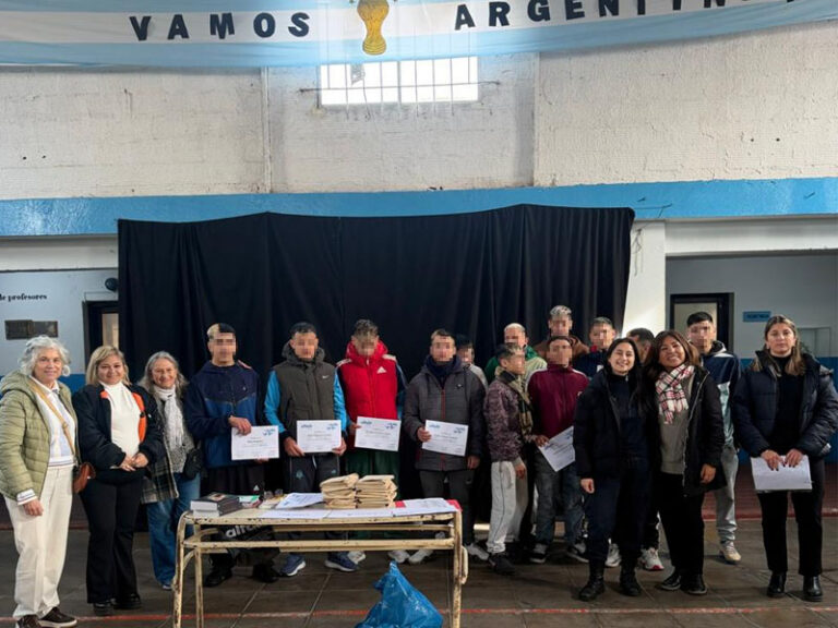 La Fundación Alfalit entregó certtificados en la Unidad 3
