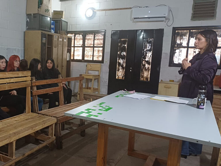 Capacitación para el personal del Complejo Penitenciario San Martín sobre gdeba y procedimientos judiciales