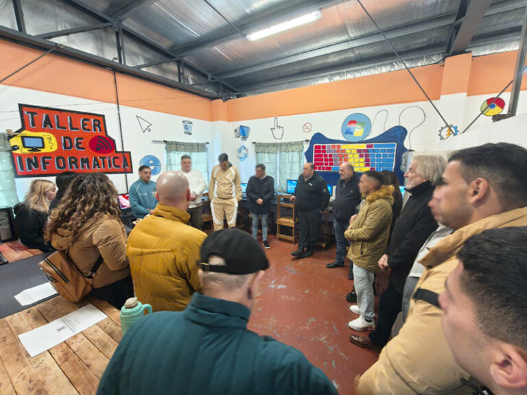 Personas privadas de la libertad de la Unidad 60 finalizaron curso de informática
