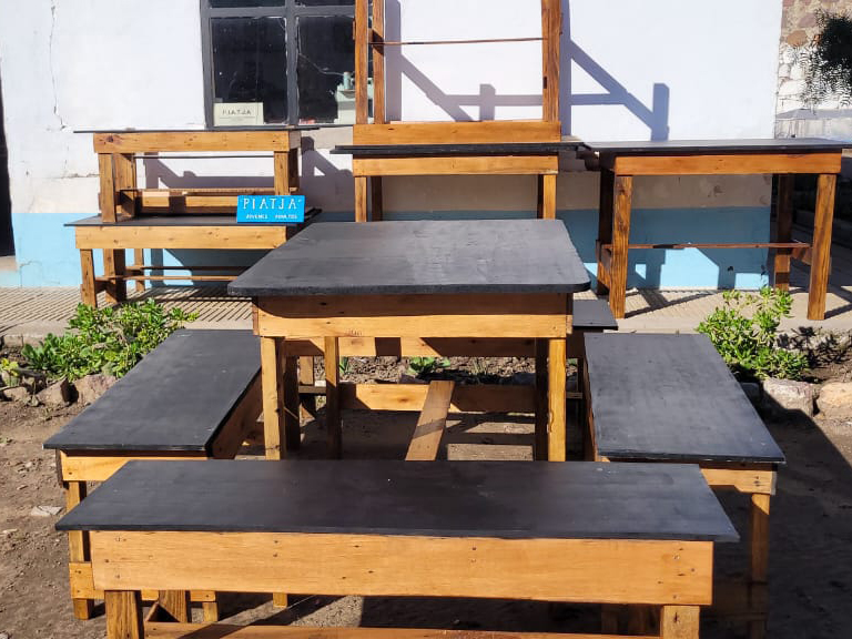 En la Unidad 2 Sierra Chica elaboraron mobiliario escolar para la escuela Secundaria N° 17 de esa localidad