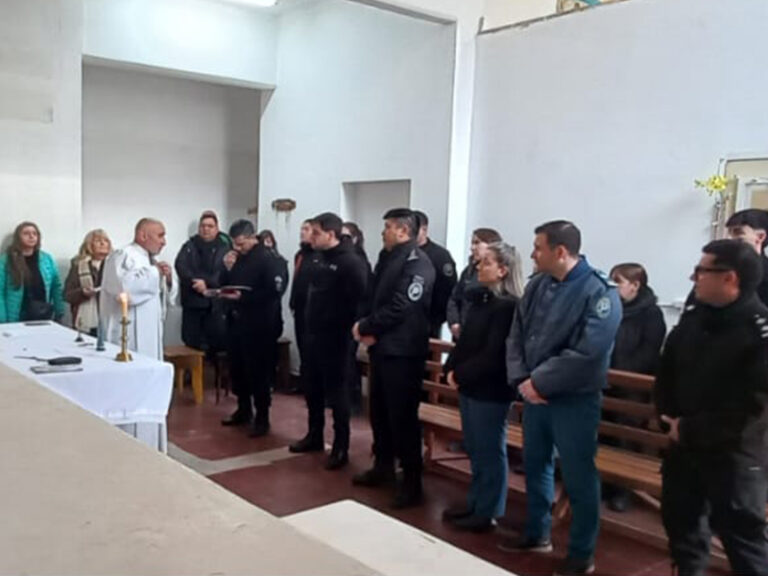 La Unidad 4 reconoció la trayectoria de tres agentes por sus 25 años de servicio