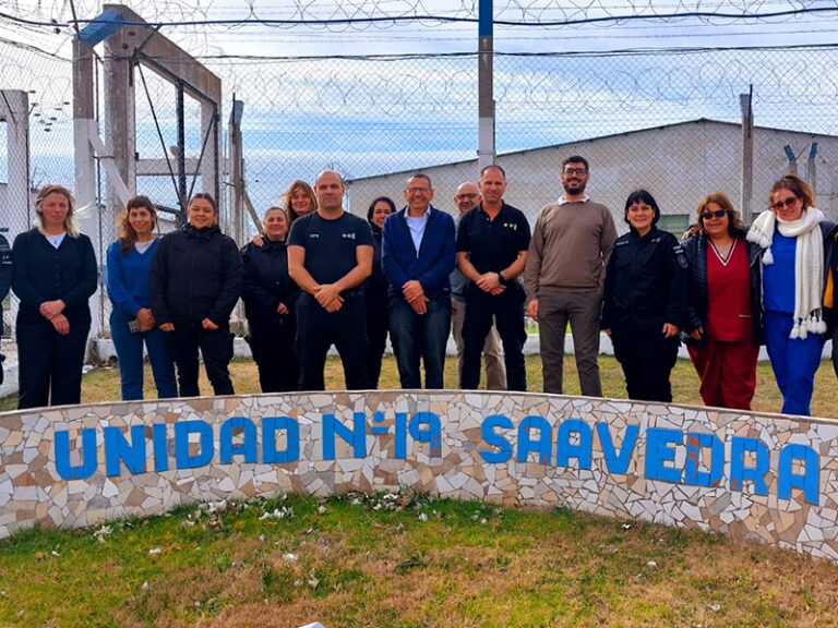 Autoridades municipales recorrieron la Unidad 19 para saludar al personal penitenciario