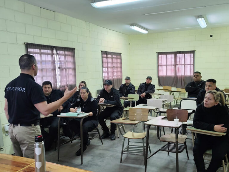Agentes de la Unidad 4 se capacitaron en negociación en situaciones de encierro