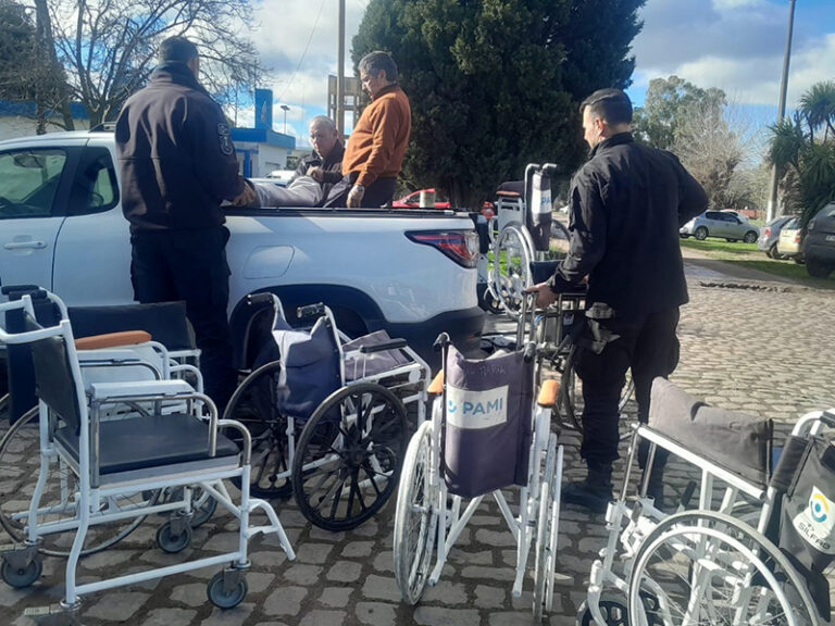 En la Unidad 7 de Azul se restauraron diez sillas de ruedas destinadas a adultos mayores