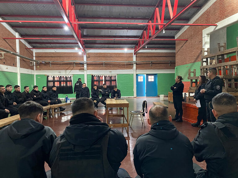Fortalecen la formación profesional del personal de Vigilancia y Tratamiento de la Unidad 23