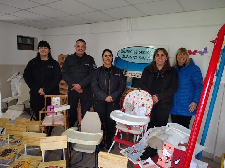 En la Unidad 52 Azul repararon mobiliario y elaboraron juegos para el centro de desarrollo infantil local