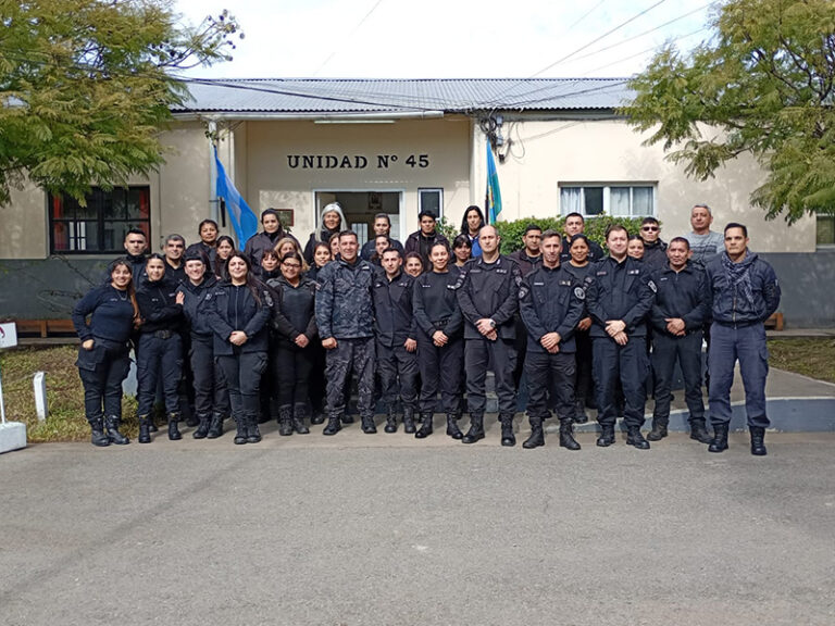 Reconocimiento y despedida a un querido agente en la Unidad 45