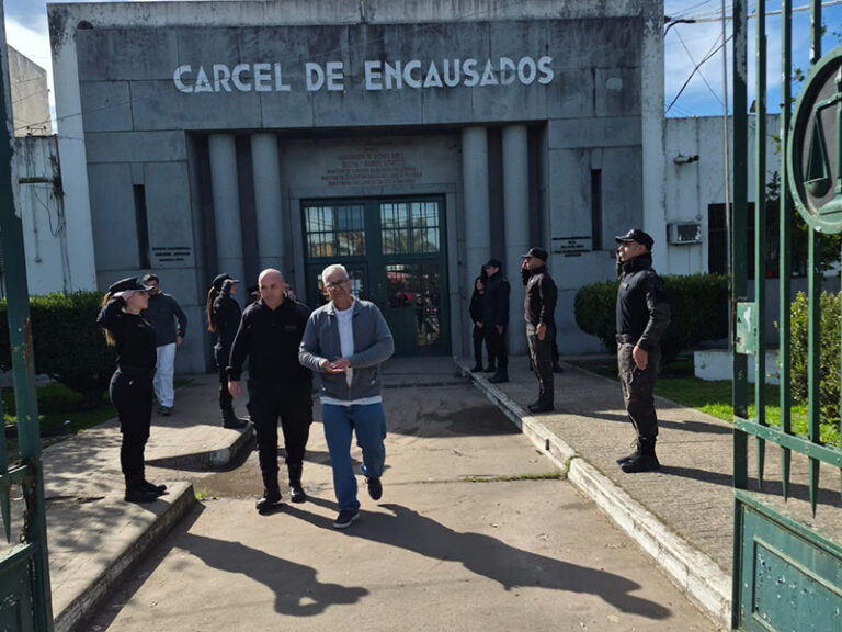 Fueron reconocidos dos agentes tras culminar sus años de trayectoria en el SPB